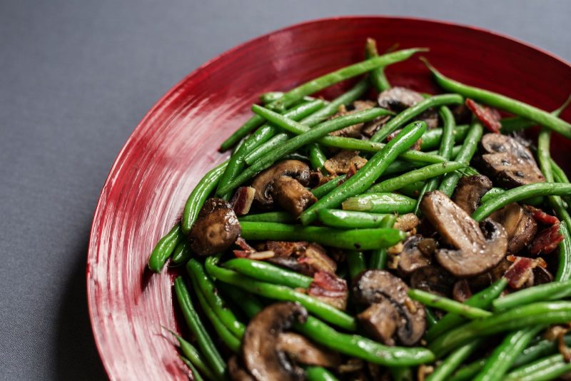 Green beans stir-fried with mushrooms
